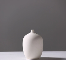 Load image into Gallery viewer, Diva Ceramic Tabletop Vase