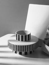 Load image into Gallery viewer, Bauhaus Minimalist Black & White Vases