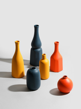 Load image into Gallery viewer, Contrasted Ceramic Vases