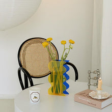 Load image into Gallery viewer, Mirror Contrast Wave Acrylic Vase