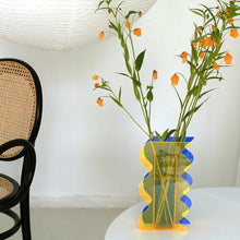 Load image into Gallery viewer, Mirror Contrast Wave Acrylic Vase