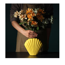 Load image into Gallery viewer, Shell Floral Ceramic Vase
