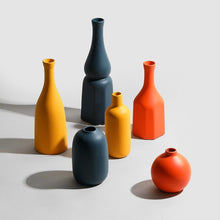 Load image into Gallery viewer, Contrasted Ceramic Vases
