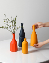 Load image into Gallery viewer, Contrasted Ceramic Vases
