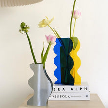Load image into Gallery viewer, Mirror Contrast Wave Acrylic Vase
