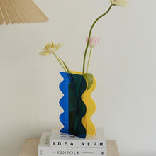 Load image into Gallery viewer, Mirror Contrast Wave Acrylic Vase
