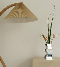 Load image into Gallery viewer, Mirror Contrast Wave Acrylic Vase
