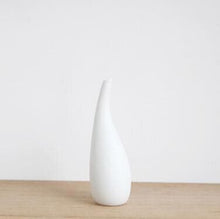 Load image into Gallery viewer, Water Drop White Porcelain Vase
