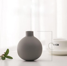 Load image into Gallery viewer, Earthy Elegance Tabletop Vase
